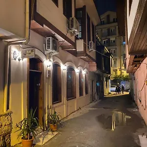Lily Town Hostal